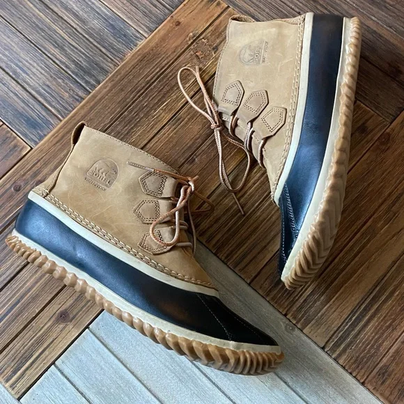 Sorel boots - Picture 2 of 10